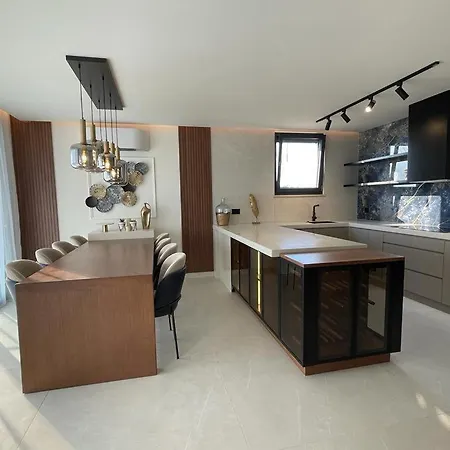 Appartamento Deen Delux Penthouse, Infinity Pool