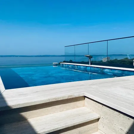 Deen Delux Penthouse, Infinity Pool Kožino