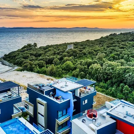 Deen Delux Penthouse, Infinity Pool