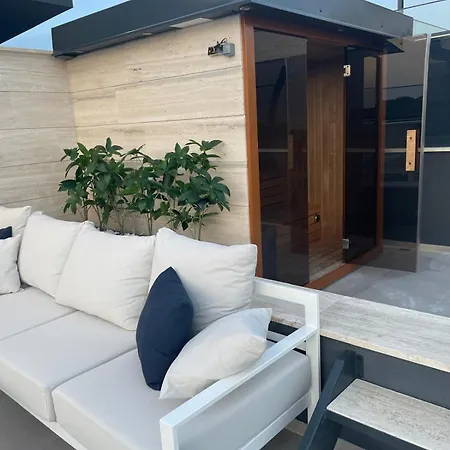 Deen Delux Penthouse, Infinity Pool Apartment *