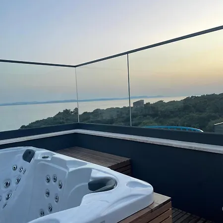 Deen Delux Penthouse, Infinity Pool * Kozino